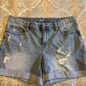 Light rinse destructed denim shorts